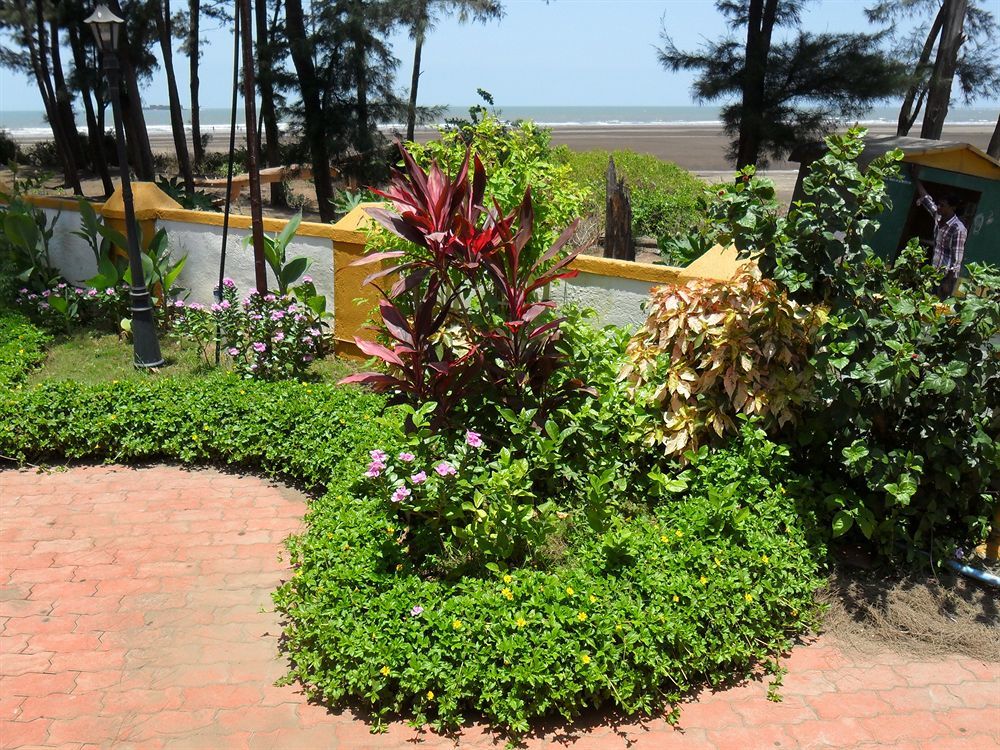 Golden Swan Beach Resort Murud  Exterior photo